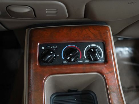 Used 2002 Lincoln Navigator 4WD image 24