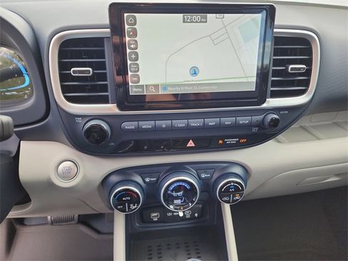 New 2025 Hyundai Venue Limited image 19