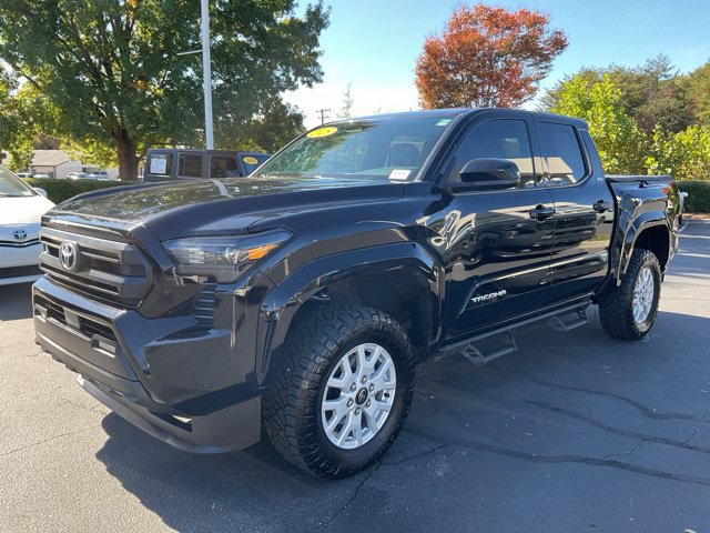 Used 2025 Toyota Tacoma SR5 AWD/4WD image 2