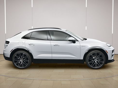 Certified 2025 Porsche Macan Turbo Electric AWD/4WD image 26