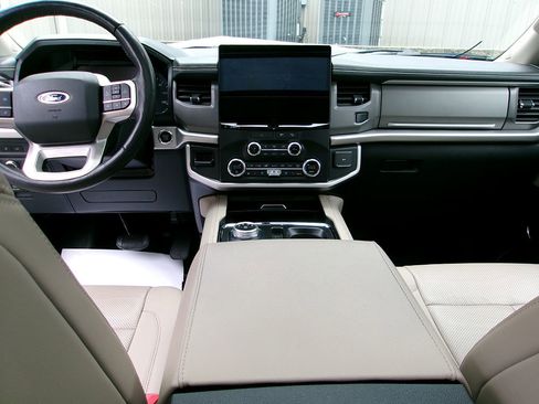 Used 2022 Ford Expedition XLT AWD/4WD image 17