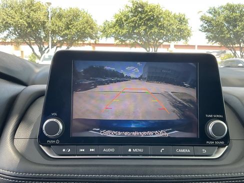 Used 2025 Nissan Rogue SV FWD image 28