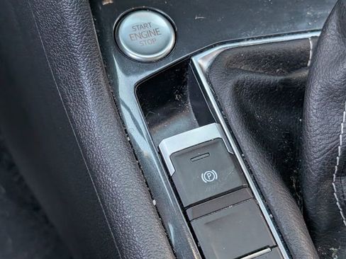 Used 2022 Volkswagen Tiguan SE R-Line image 28