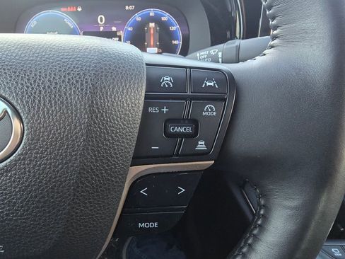 Certified 2023 Toyota Crown Platinum image 23