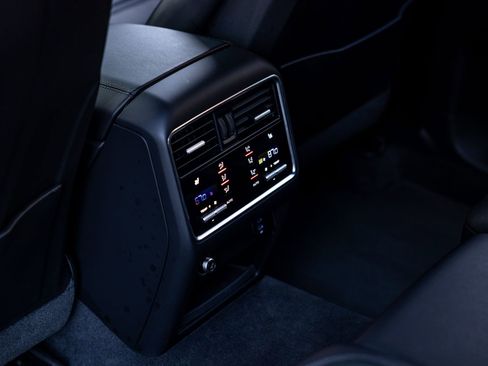 Certified 2023 Porsche Cayenne Turbo AWD/4WD image 33