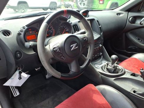 Used 2015 Nissan 370Z NISMO RWD image 8