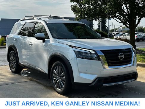 Certified 2025 Nissan Pathfinder SL w/ SL Premium Package AWD/4WD image 1