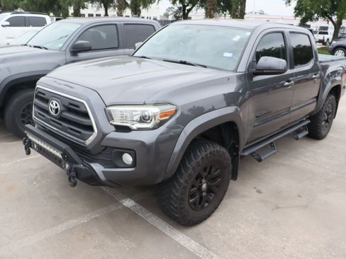 Used 2017 Toyota Tacoma SR5 RWD image 5