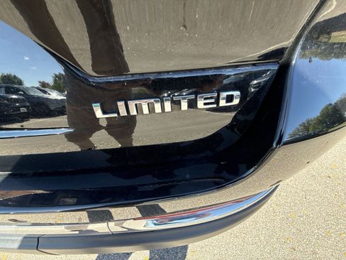 Used 2023 Jeep Grand Cherokee Limited image 31