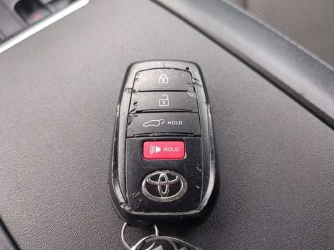 Used 2024 Toyota Highlander LE AWD/4WD image 27