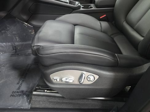 Certified 2026 Porsche Macan AWD/4WD image 23