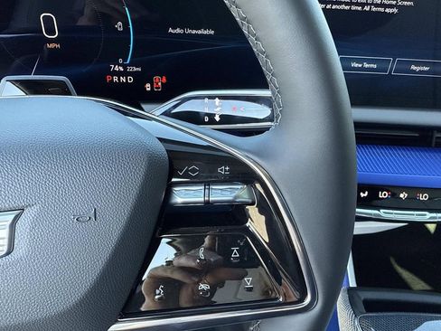 New 2026 Cadillac Optiq Luxury 2 image 28