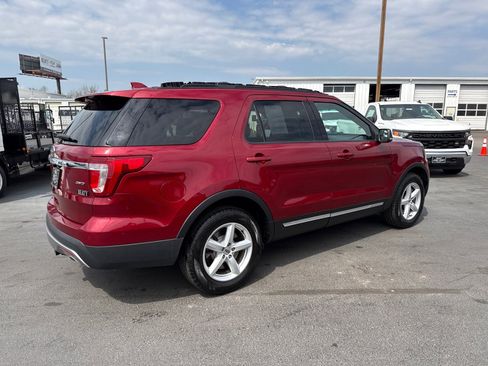 Used 2016 Ford Explorer XLT w/ Equipment Group 202A image 3