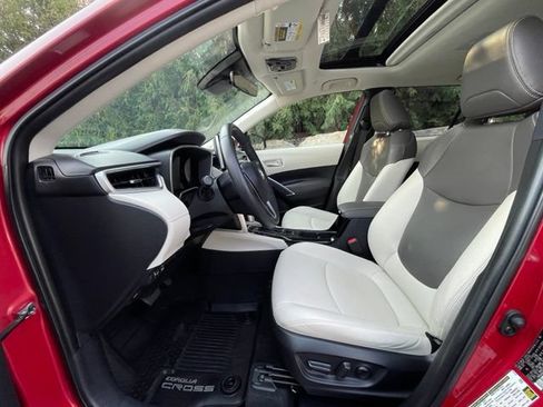 Used 2023 Toyota Corolla Cross XLE w/ Convenience Package AWD/4WD image 9