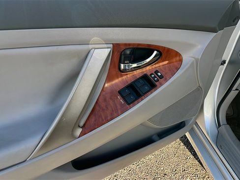 Used 2011 Toyota Camry SE image 12