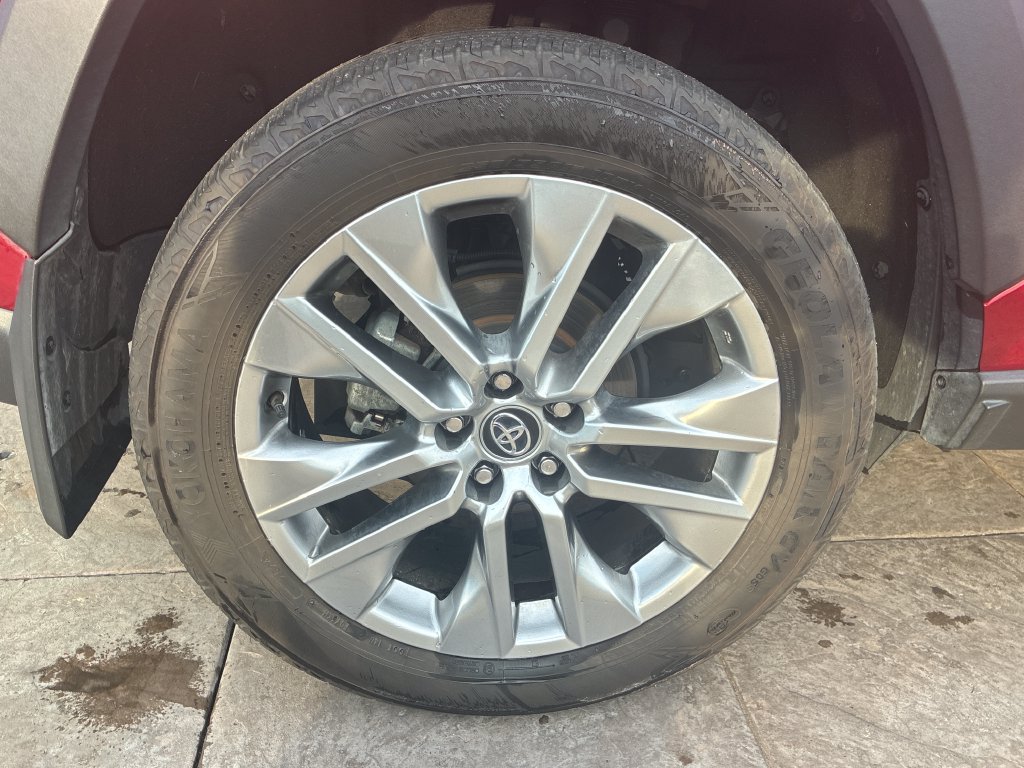 Used 2020 Toyota RAV4 Limited AWD/4WD image 14