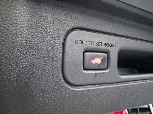 Used 2025 Honda Pilot Touring image 11