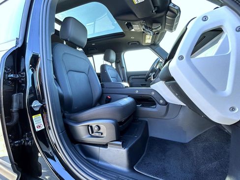 Used 2025 Land Rover Defender 110 S image 15