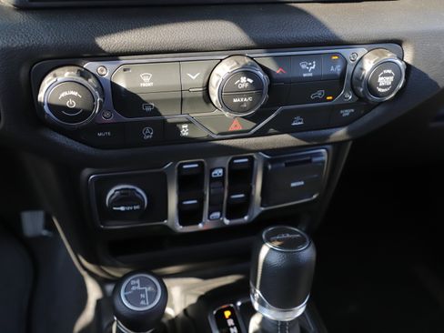 New 2025 Jeep Gladiator Sport image 19