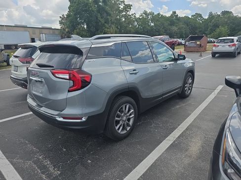 Used 2024 GMC Terrain SLT FWD image 4