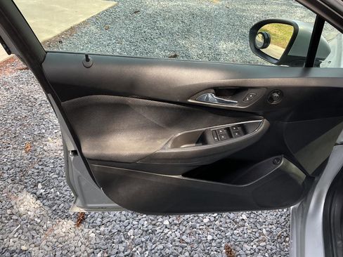 Used 2016 Chevrolet Cruze LS image 9