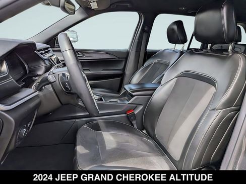 Used 2024 Jeep Grand Cherokee Altitude RWD image 11