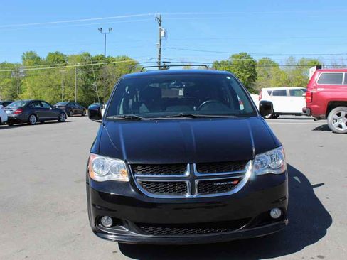 Used 2016 Dodge Grand Caravan SXT image 2