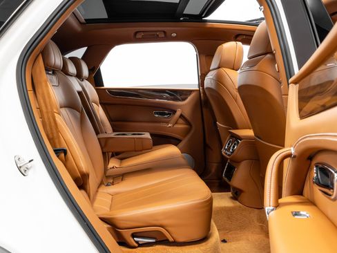 Used 2019 Bentley Bentayga image 23