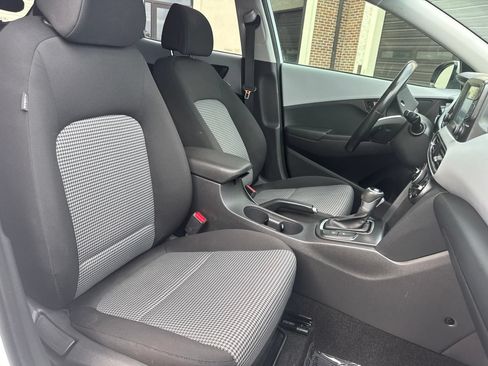 Used 2019 Hyundai Kona SEL w/ SEL Tech Package 02 FWD image 10