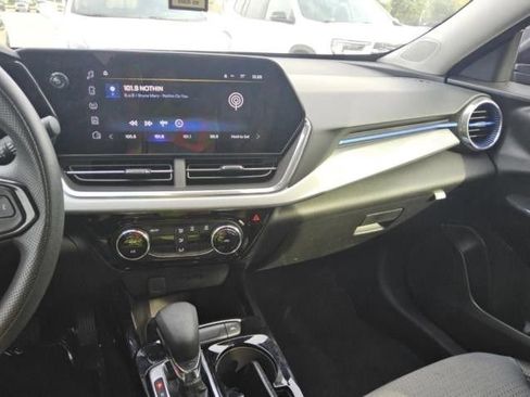 Used 2025 Chevrolet Trax LT image 8