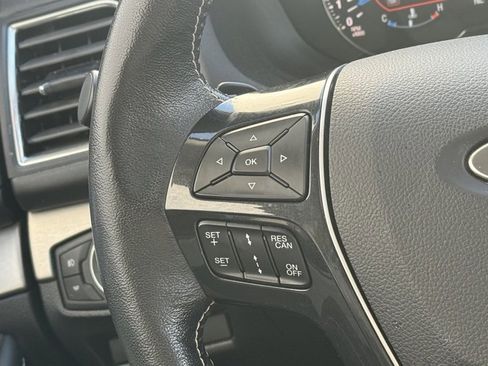 Used 2017 Ford Explorer Platinum image 18