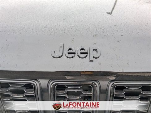 New 2025 Jeep Grand Cherokee Altitude image 9