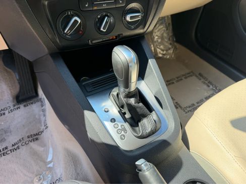 Used 2014 Volkswagen Jetta SE FWD image 23