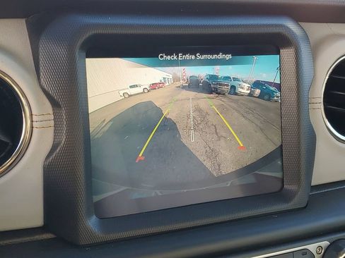 Used 2023 Jeep Wrangler Unlimited Sahara image 18