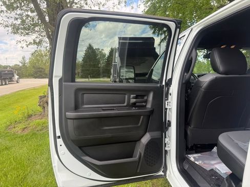 New 2024 RAM 5500 Tradesman AWD/4WD image 31