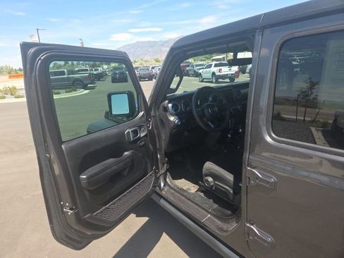 Used 2023 Jeep Wrangler Unlimited AWD/4WD image 12