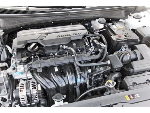 Used 2025 Hyundai Elantra SE FWD image 33