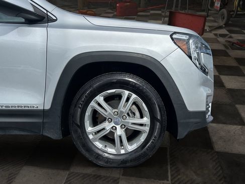 Certified 2022 GMC Terrain SLE w/ Driver Convenience Package FWD image 11