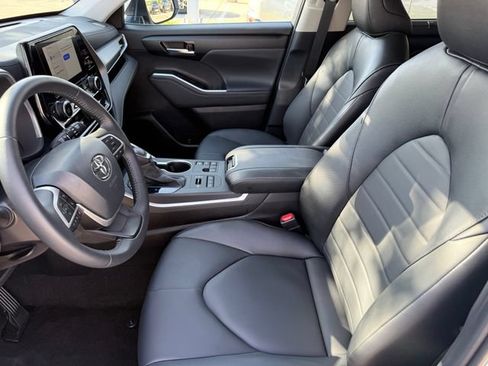 Used 2026 Toyota Highlander XLE AWD/4WD image 9