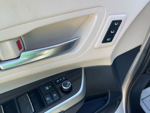 Used 2022 Toyota Sienna Platinum w/ Protection Package (TMS) image 13