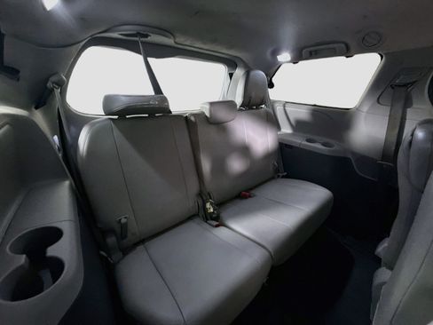 Used 2020 Toyota Sienna XLE w/ XLE Navigation Package FWD image 43