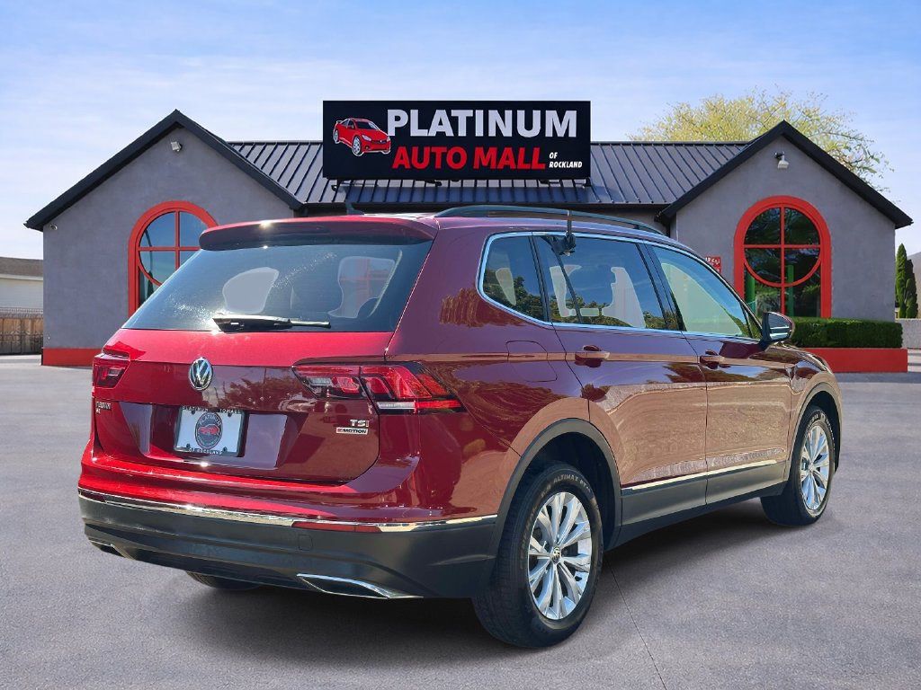 Used 2018 Volkswagen Tiguan SE w/ Panoramic Sunroof Package AWD/4WD image 3