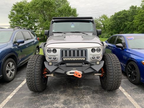 Used 2016 Jeep Wrangler Unlimited Rubicon w/ Connectivity Group AWD/4WD image 6