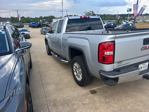 Used 2017 GMC Sierra 1500 SLE w/ SLE Value Package AWD/4WD image 4