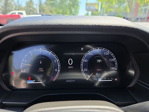 Used 2023 Jeep Grand Cherokee Altitude AWD/4WD image 15