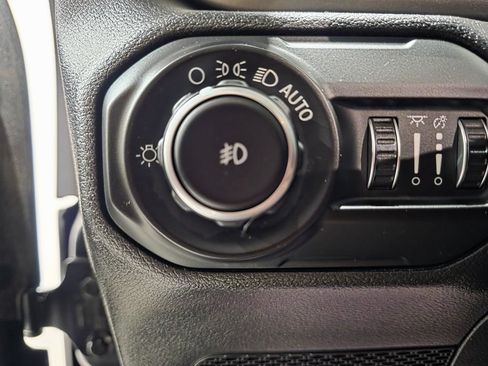 Used 2021 Jeep Wrangler Unlimited Sahara w/ Uconnect 4C Nav & Sound Group AWD/4WD image 34