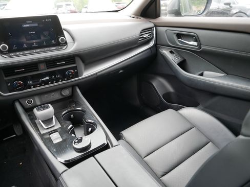 Certified 2023 Nissan Rogue SV w/ SV Premium B Package AWD/4WD image 11