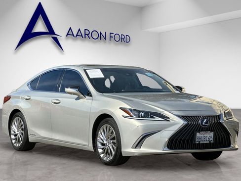 Used 2019 Lexus ES 300h w/ Accessory Package 2 image 7