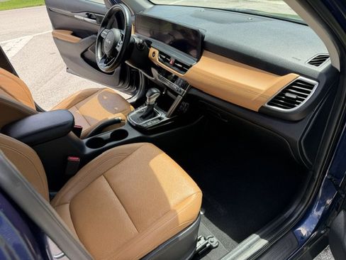 Used 2024 Kia Seltos EX FWD image 14
