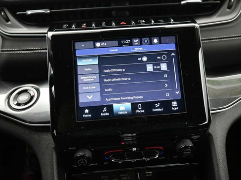 Used 2023 Jeep Grand Cherokee L Laredo image 20